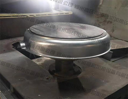 高頻釬焊機對不銹鋼鍋底進行焊接